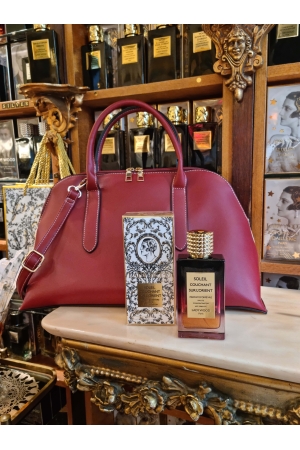 Free handbag with the purchase of 2 perfumes